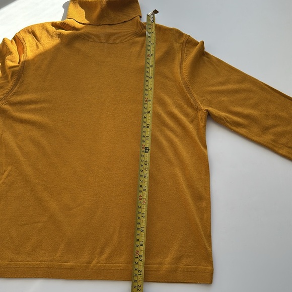 Benetton pumkin color turtleneck - Picture 9 of 9